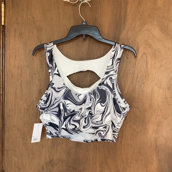 3/$15 So sporty cutout top retro abstract print black white gray swirly print - Picture 10 of 12